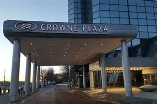 You are currently viewing Crowne Plaza: 10 Remarkable Reasons Travelers Love This Hotel Brand